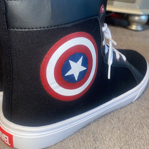 “CAPTAIN AMERICA” shoes from MARVEL with XL spandex long sleeve shirt - Picture 9 of 11